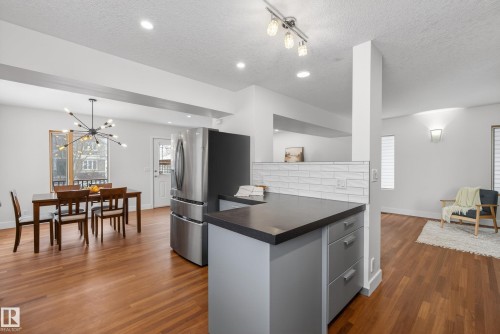 8860 93 Street, Edmonton, AB - Indoor Photo Showing Kitchen