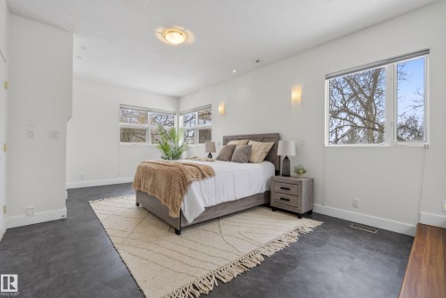 8860 93 Street, Edmonton, AB - Indoor Photo Showing Bedroom