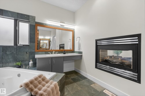 8860 93 Street, Edmonton, AB - Indoor Photo Showing Bathroom