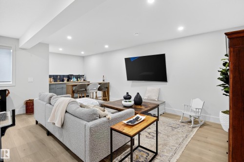 14 Jane Point(E), St. Albert, AB - Indoor