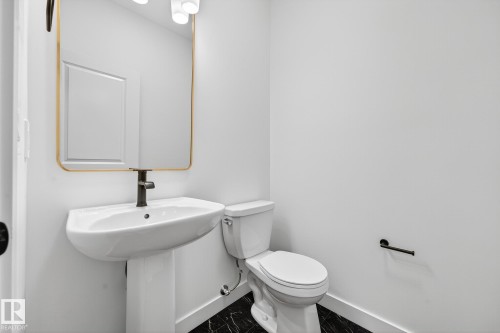 8245 Kiriak Loop, Edmonton, AB - Indoor Photo Showing Bathroom