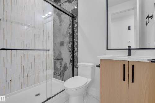 415 Pine Point(E), Leduc, AB - Indoor Photo Showing Bathroom
