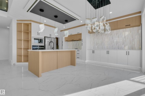 415 Pine Point(E), Leduc, AB - Indoor Photo Showing Kitchen