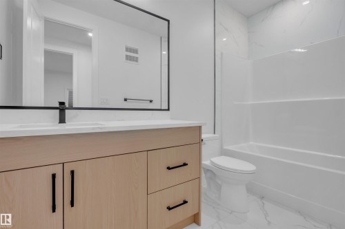 415 Pine Point(E), Leduc, AB - Indoor Photo Showing Bathroom