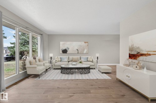 17 Brookside Crescent, Spruce Grove, AB - Indoor Photo Showing Living Room