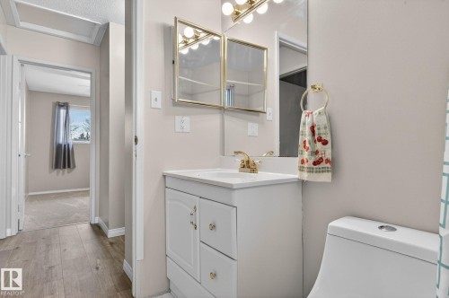 17 Brookside Crescent, Spruce Grove, AB - Indoor Photo Showing Bathroom