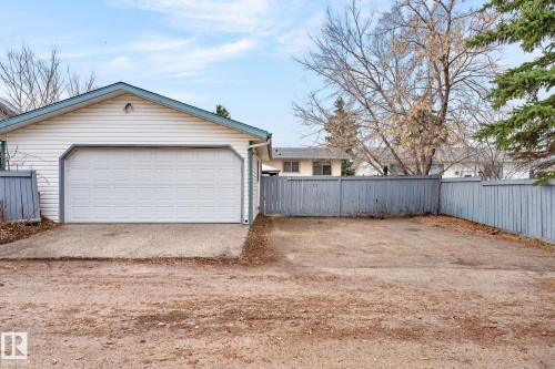 17 Brookside Crescent, Spruce Grove, AB - Outdoor