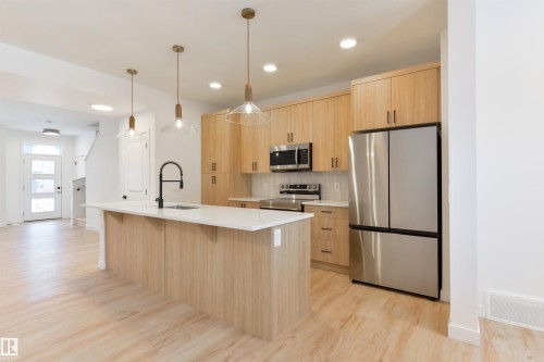 9 Cobblestone Gate, Spruce Grove, AB - Indoor Photo Showing Kitchen With Upgraded Kitchen