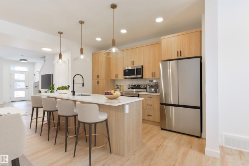 9 Cobblestone Gate, Spruce Grove, AB - Indoor Photo Showing Kitchen With Upgraded Kitchen