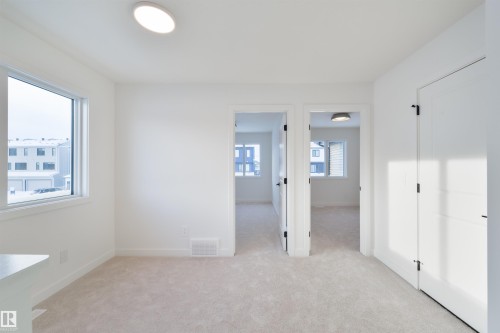 9 Cobblestone Gate, Spruce Grove, AB - Indoor Photo Showing Other Room