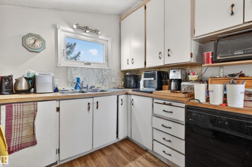 5 O'Brien Drive, Fort Saskatchewan, AB - Indoor Photo Showing Kitchen With Double Sink