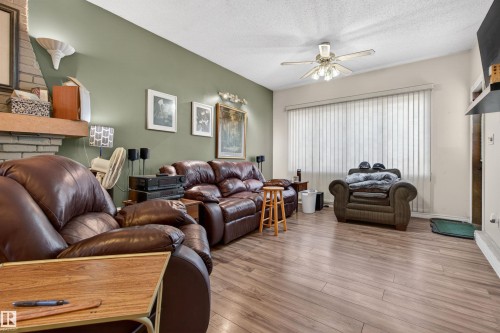 5 O'Brien Drive, Fort Saskatchewan, AB - Indoor Photo Showing Living Room