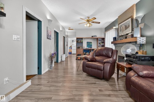 5 O'Brien Drive, Fort Saskatchewan, AB - Indoor Photo Showing Living Room With Fireplace
