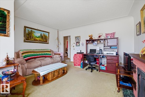 9745 68 Avenue, Edmonton, AB - Indoor Photo Showing Living Room