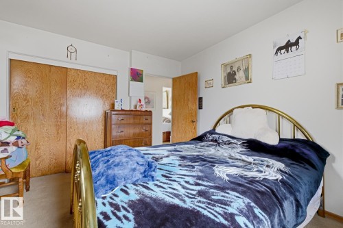 9745 68 Avenue, Edmonton, AB - Indoor Photo Showing Bedroom