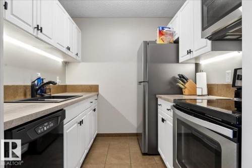 210 11620 9A Avenue, Edmonton, AB - Indoor Photo Showing Kitchen