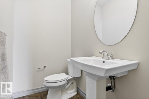 5912 19 Avenue, Edmonton, AB - Indoor Photo Showing Bathroom