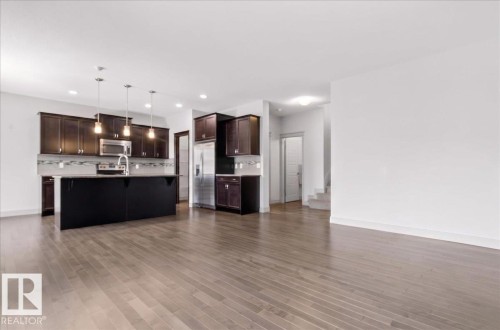 5912 19 Avenue, Edmonton, AB - Indoor Photo Showing Kitchen With Upgraded Kitchen