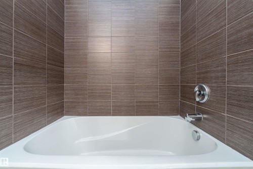 View of full bath - 12246 103 Street Nw, Edmonton, AB - Indoor Photo Showing Bathroom