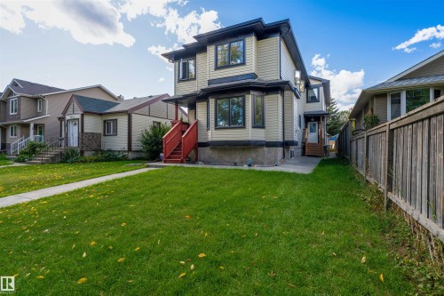 View of front facade featuring a front yard - 12246 103 Street Nw, Edmonton, AB - Outdoor With Facade