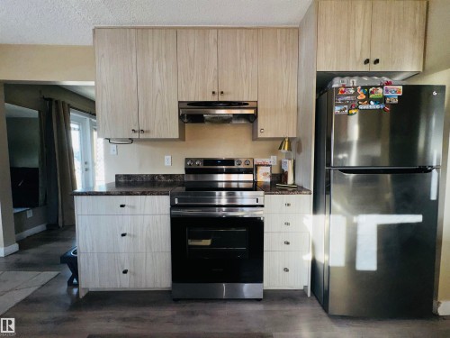 11452 152B Avenue, Edmonton, AB - Indoor Photo Showing Kitchen