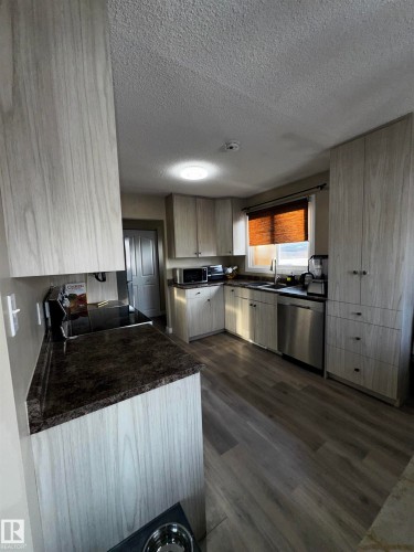 11452 152B Avenue, Edmonton, AB - Indoor Photo Showing Kitchen