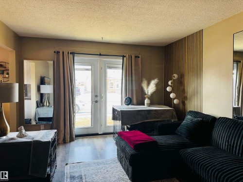 11452 152B Avenue, Edmonton, AB - Indoor Photo Showing Living Room