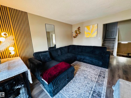11452 152B Avenue, Edmonton, AB - Indoor Photo Showing Living Room