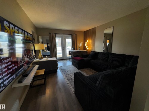 11452 152B Avenue, Edmonton, AB - Indoor Photo Showing Living Room