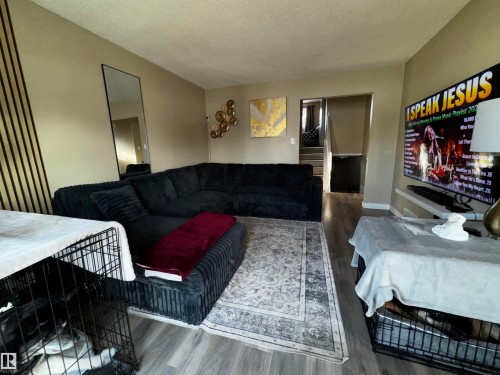 11452 152B Avenue, Edmonton, AB - Indoor Photo Showing Living Room