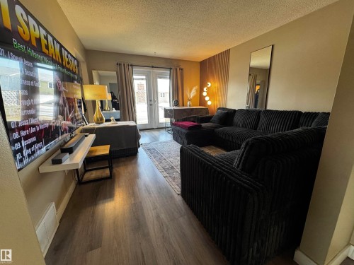 11452 152B Avenue, Edmonton, AB - Indoor Photo Showing Living Room