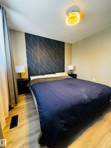 11452 152B Avenue, Edmonton, AB - Indoor Photo Showing Bedroom
