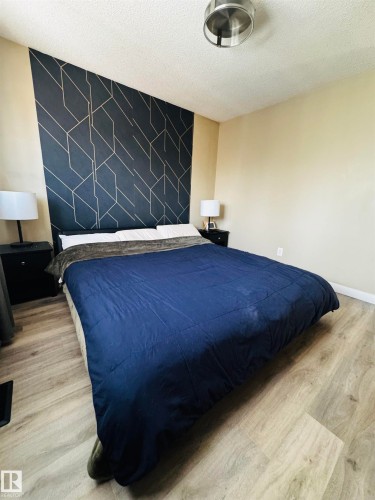 11452 152B Avenue, Edmonton, AB - Indoor Photo Showing Bedroom