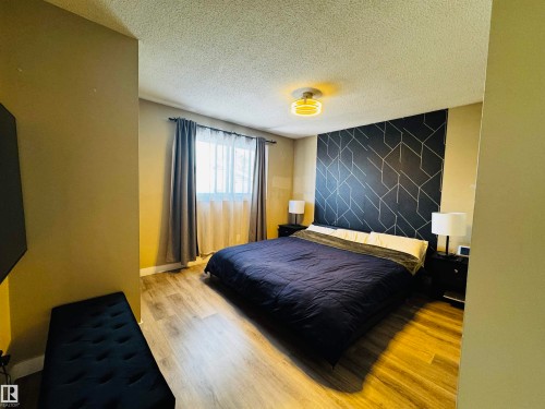 11452 152B Avenue, Edmonton, AB - Indoor Photo Showing Bedroom