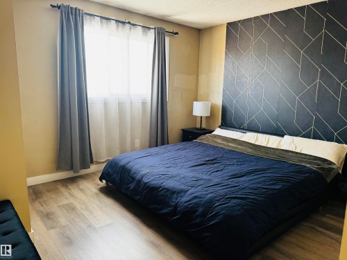 11452 152B Avenue, Edmonton, AB - Indoor Photo Showing Bedroom