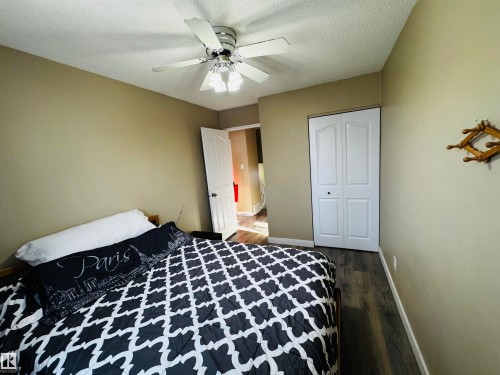 11452 152B Avenue, Edmonton, AB - Indoor Photo Showing Bedroom