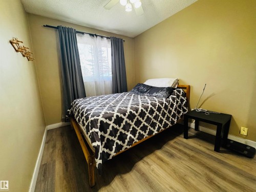 11452 152B Avenue, Edmonton, AB - Indoor Photo Showing Bedroom