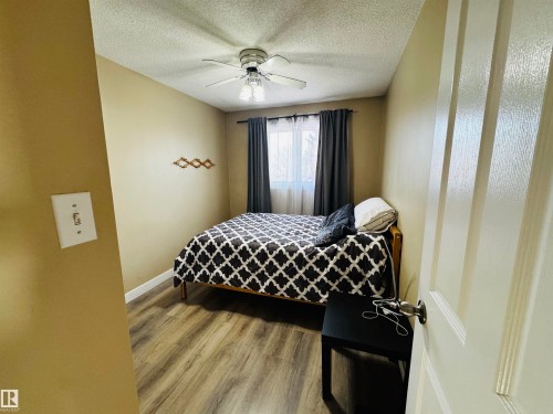 11452 152B Avenue, Edmonton, AB - Indoor Photo Showing Bedroom