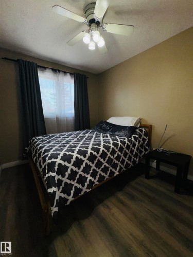 11452 152B Avenue, Edmonton, AB - Indoor Photo Showing Bedroom