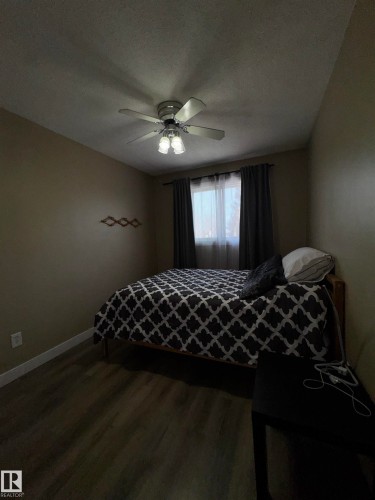 11452 152B Avenue, Edmonton, AB - Indoor Photo Showing Bedroom