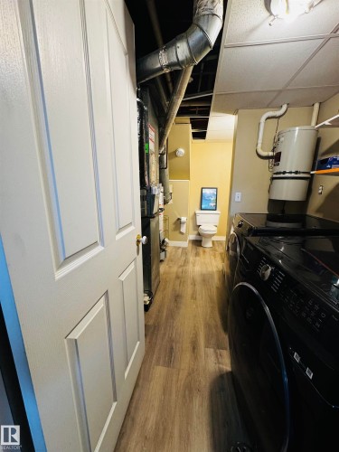 11452 152B Avenue, Edmonton, AB - Indoor Photo Showing Laundry Room