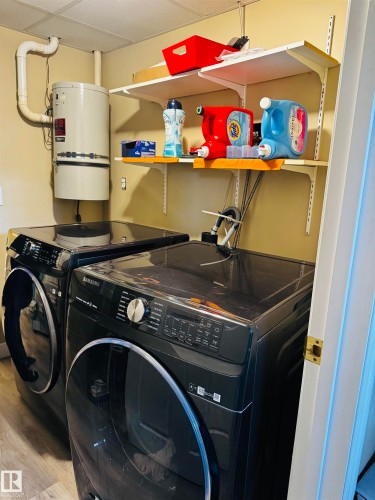 11452 152B Avenue, Edmonton, AB - Indoor Photo Showing Laundry Room