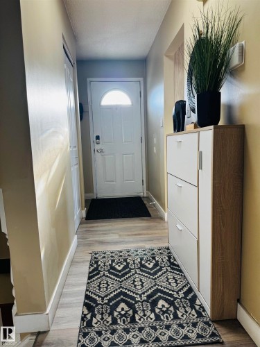 11452 152B Avenue, Edmonton, AB - Indoor Photo Showing Other Room