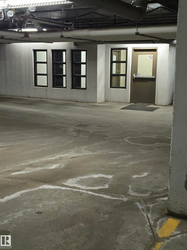 Image quality insufficient for description - 344 1520 Hammond Gate Gate, Edmonton, AB - Indoor Photo Showing Garage