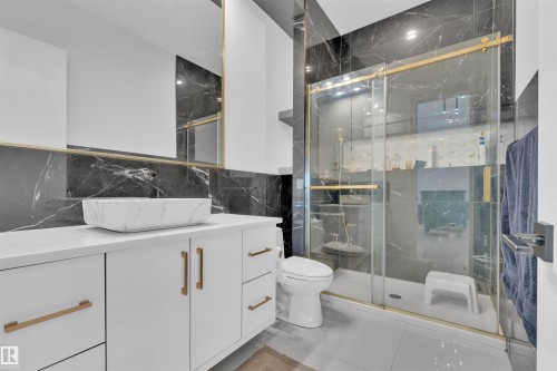 1704 19 Street, Edmonton, AB - Indoor Photo Showing Bathroom