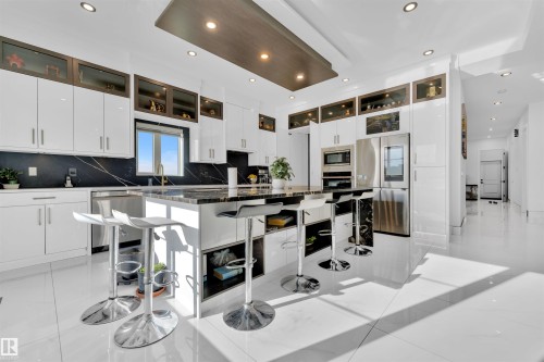 1704 19 Street, Edmonton, AB - Indoor Photo Showing Kitchen With Upgraded Kitchen