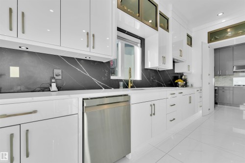 1704 19 Street, Edmonton, AB - Indoor Photo Showing Kitchen