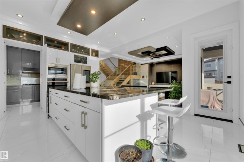 1704 19 Street, Edmonton, AB - Indoor Photo Showing Kitchen With Upgraded Kitchen