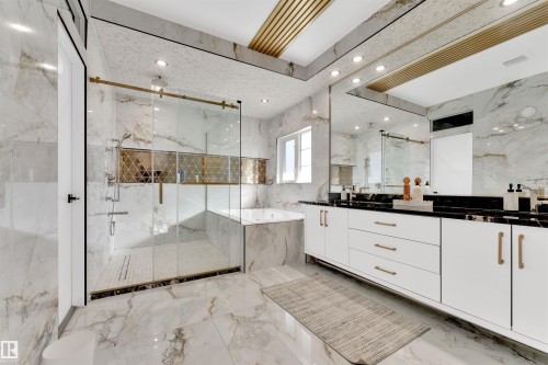 1704 19 Street, Edmonton, AB - Indoor Photo Showing Bathroom