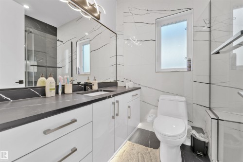 1704 19 Street, Edmonton, AB - Indoor Photo Showing Bathroom